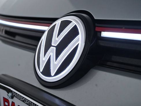 Used 2025 Volkswagen GTI SE FWD image 11