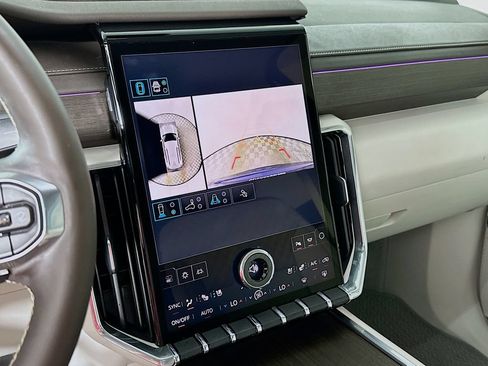 Used 2025 GMC Acadia Denali FWD image 23