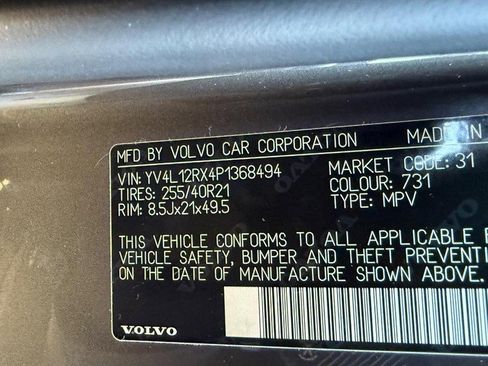 Certified 2023 Volvo XC60 B5 Ultimate w/ Climate Package image 23