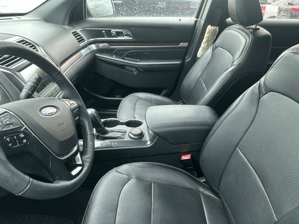 Used 2018 Ford Explorer Limited w/ Ford Safe & Smart Package AWD/4WD image 11