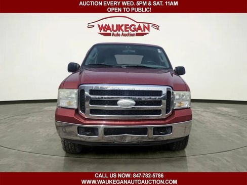 Used 2005 Ford Excursion XLT AWD/4WD image 2