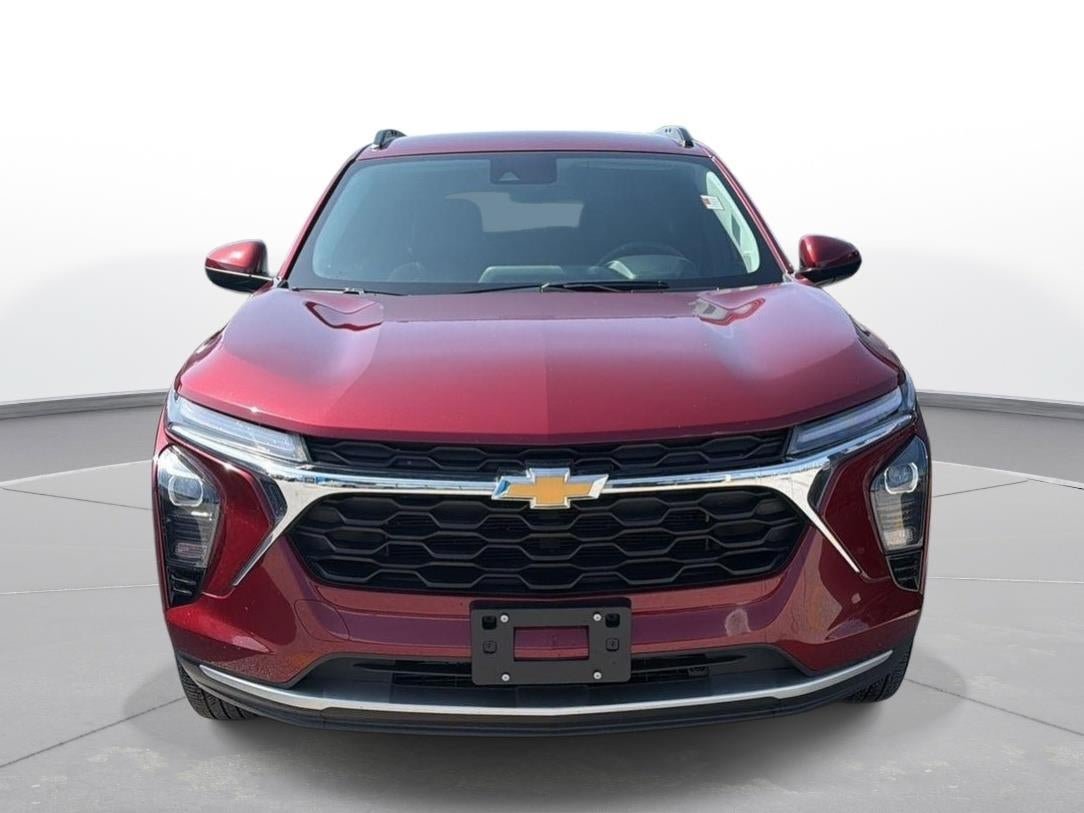 Used 2025 Chevrolet Trax LT w/ LT Convenience Package FWD image 4