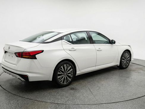 Used 2025 Nissan Altima 2.5 SV image 7