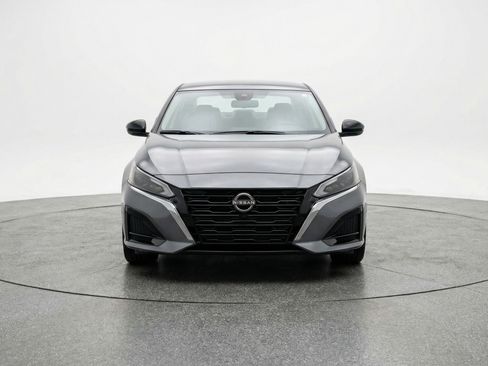 Used 2025 Nissan Altima 2.5 SV image 2