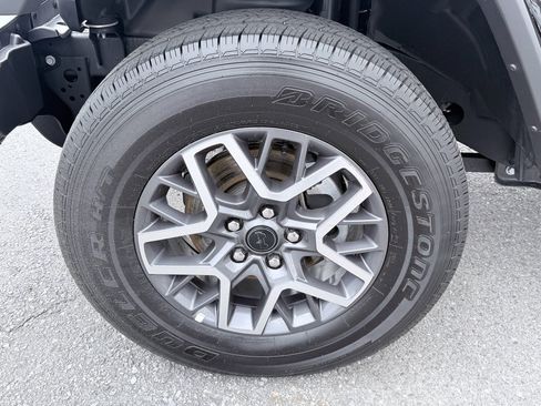 Used 2026 Jeep Wrangler Unlimited Sahara AWD/4WD image 34