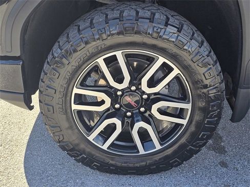 Used 2024 GMC Sierra 1500 AT4 w/ Technology Package image 9