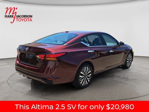 Used 2025 Nissan Altima 2.5 SV FWD image 9