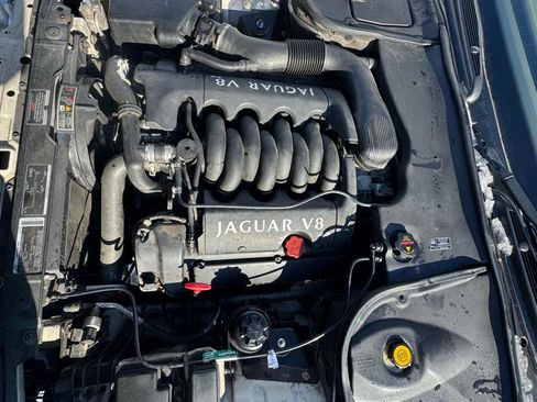 Used 2003 Jaguar XJ8 image 16