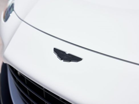 Used 2023 Aston Martin V8 Vantage Roadster image 7