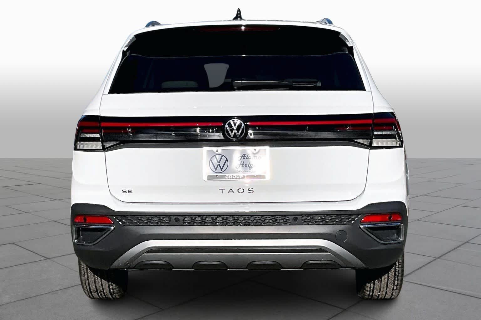New 2026 Volkswagen Taos SE FWD image 4