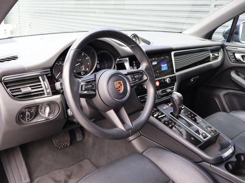 Used 2023 Porsche Macan AWD/4WD image 4