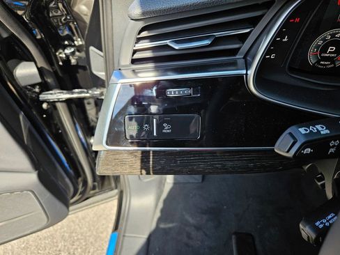 Used 2025 Audi Q7 3.0T Premium Plus image 17