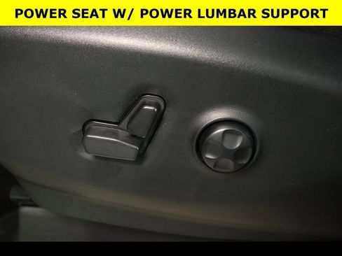 Used 2024 Chrysler Pacifica Touring-L image 9