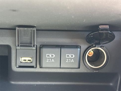 Used 2021 Toyota Highlander XSE image 25