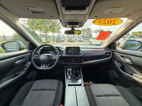 Used 2025 Nissan Rogue SV FWD image 26