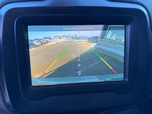 Used 2018 Jeep Renegade Latitude image 23