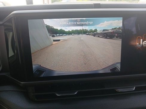 New 2025 Jeep Gladiator Sport image 29