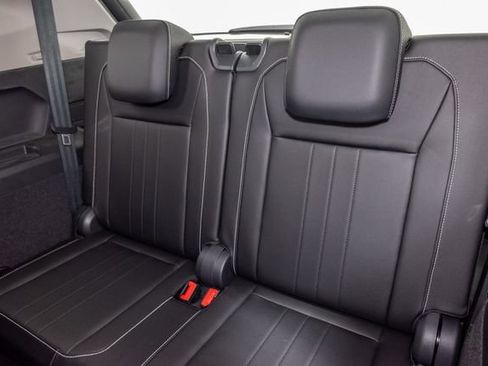 Used 2023 Volkswagen Tiguan SE FWD image 24