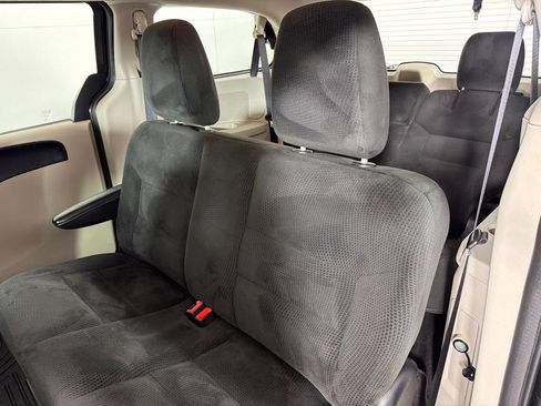 Used 2016 Dodge Grand Caravan American Value Package FWD image 14