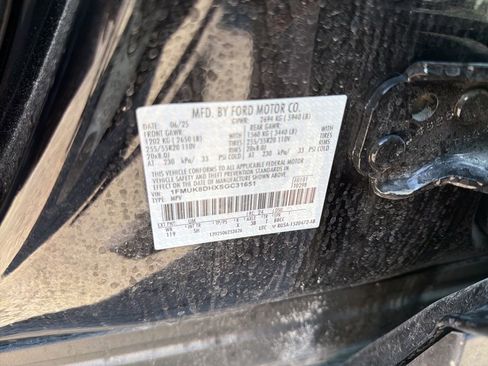 Used 2025 Ford Explorer Active w/ Active Comfort Package image 14