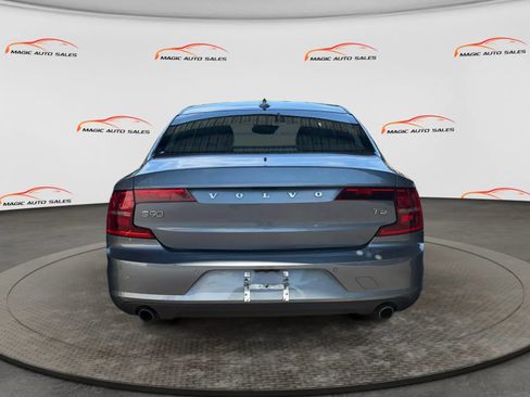 Used 2018 Volvo S90 T5 Momentum w/ Convenience Package FWD image 9