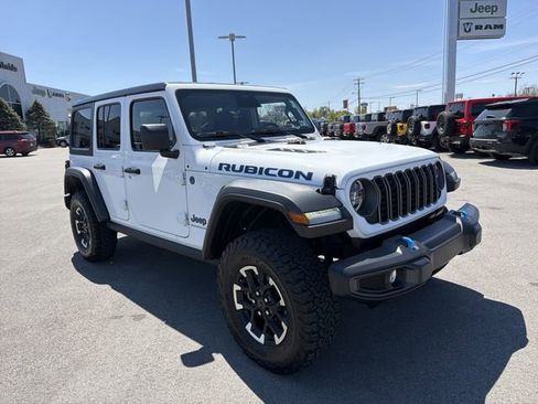 Used 2025 Jeep Wrangler Unlimited Rubicon 4xe w/ Safety Group AWD/4WD image 3