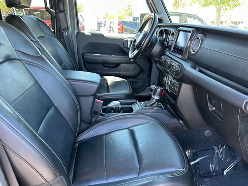 Used 2022 Jeep Wrangler Unlimited Sahara w/ Cold Weather Group AWD/4WD image 15