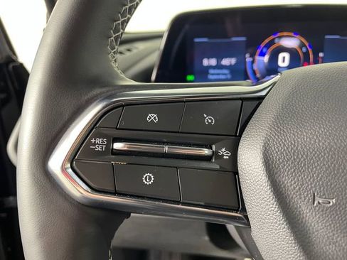 Certified 2025 Chevrolet Traverse LT w/ Sun and Wheel Package image 10