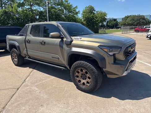 Used 2025 Toyota Tacoma 4x4 Double Cab Hybrid image 2