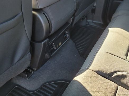 Used 2023 Chevrolet Silverado 1500 Custom image 26