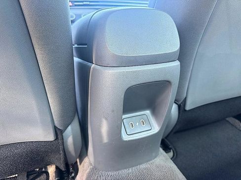 Certified 2025 Hyundai Elantra SE image 9