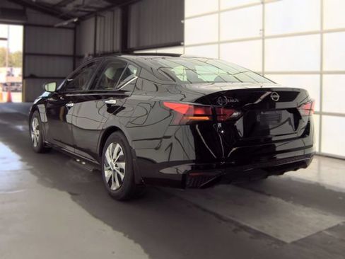 Used 2024 Nissan Altima 2.5 S FWD image 4
