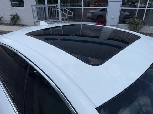Used 2020 Chevrolet Malibu Premier w/ LPO, Floor Liner Package FWD image 9