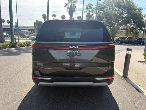 Used 2024 Kia Carnival LX FWD image 4