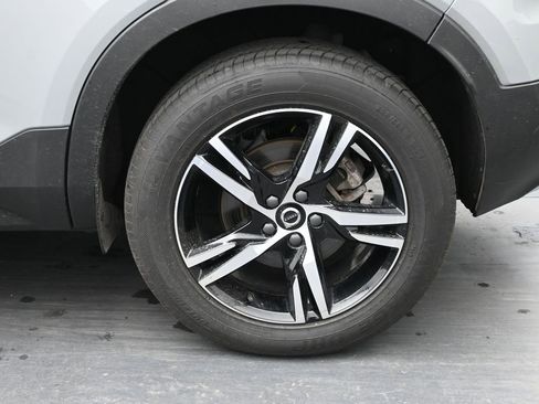 Used 2025 Volvo XC40 B5 Core image 14