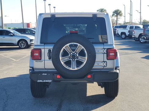 Used 2021 Jeep Wrangler Unlimited Sahara image 6