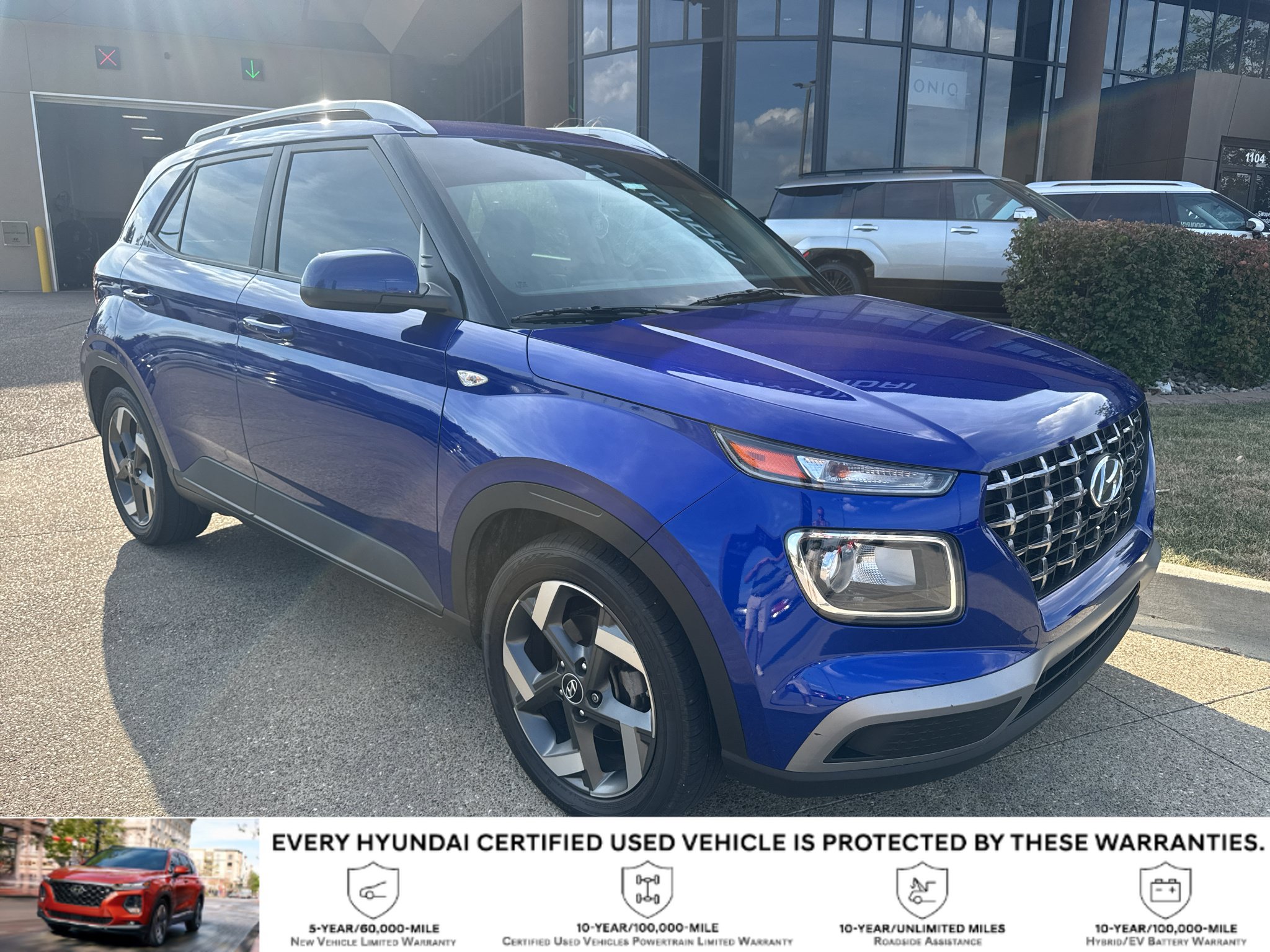 Used 2024 Hyundai Venue SEL FWD image 1
