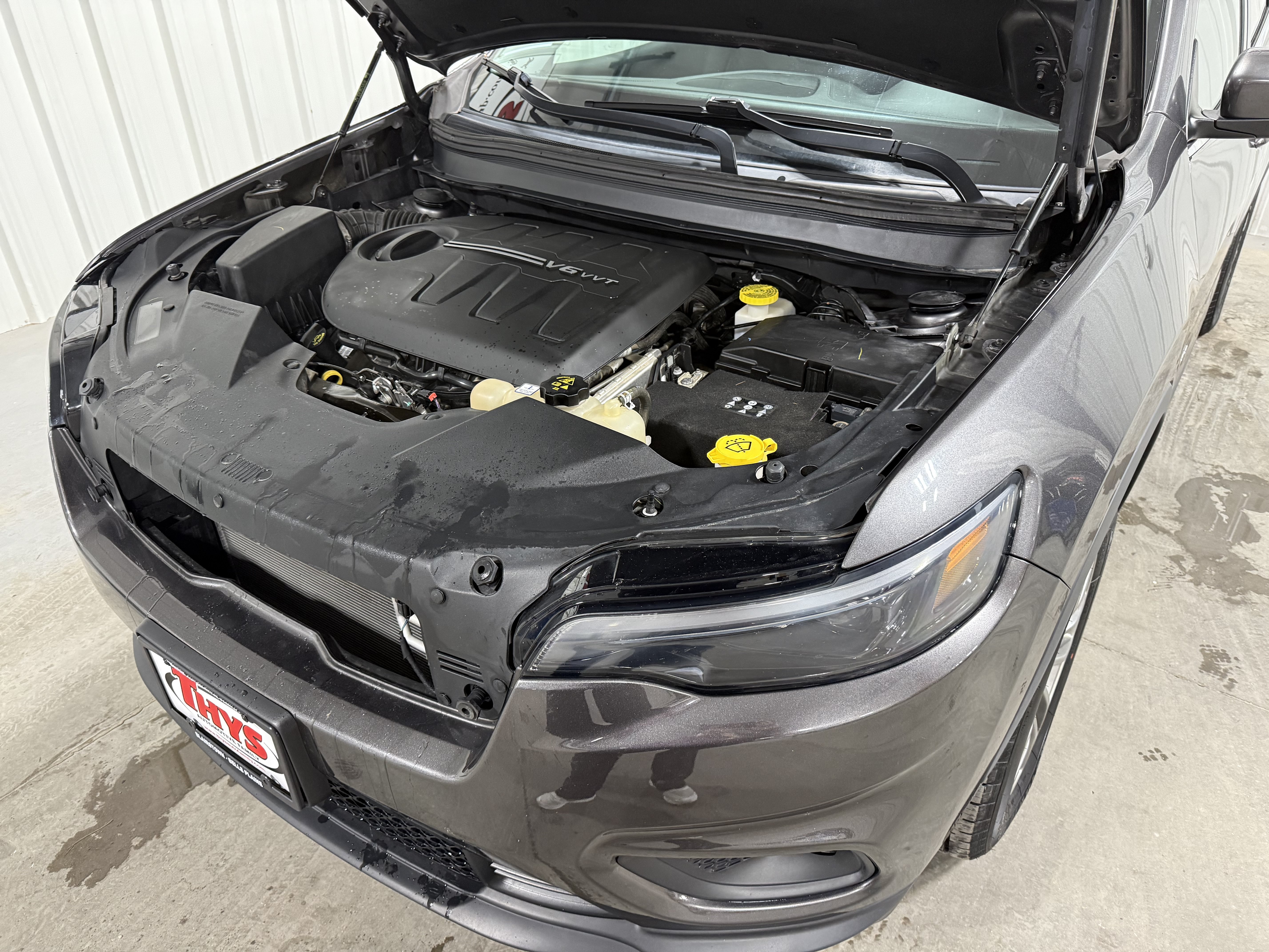 Used 2019 Jeep Cherokee Latitude Plus w/ Cold Weather Group AWD/4WD image 17