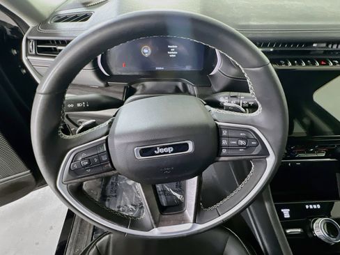 Used 2023 Jeep Grand Cherokee L Limited AWD/4WD image 11