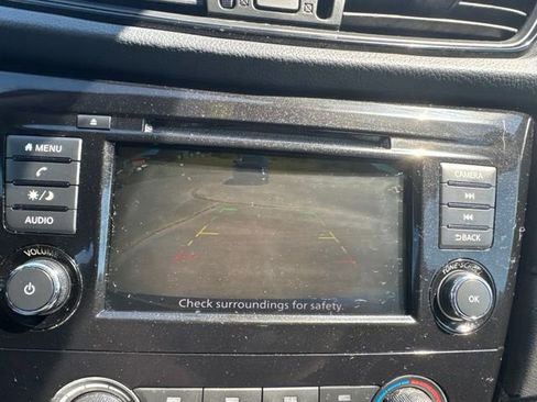 Used 2020 Nissan Rogue S FWD image 16