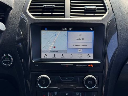 Used 2017 Ford Explorer XLT w/ Equipment Group 202A AWD/4WD image 3