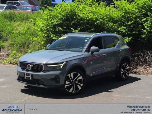 Certified 2023 Volvo XC40 B5 Plus w/ Driver Assist Package AWD/4WD image 1