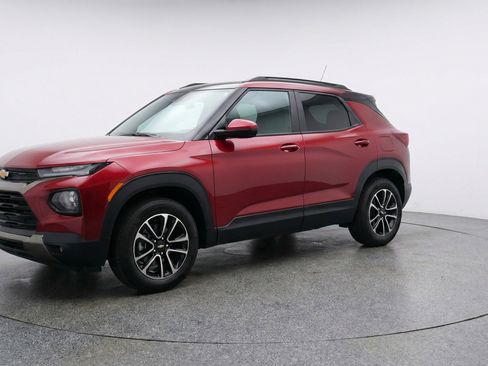 Used 2025 Chevrolet TrailBlazer LT image 3