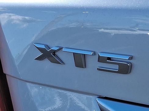 New 2026 Cadillac XT5 Luxury image 11