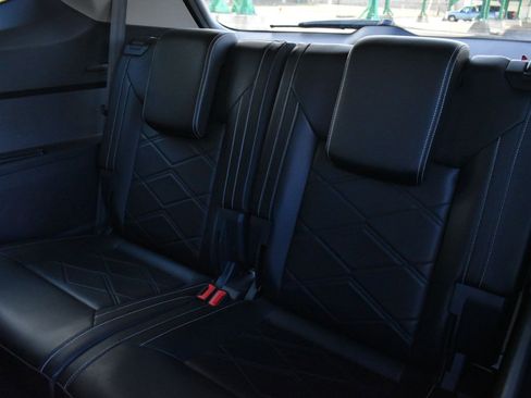 Used 2024 Volkswagen Atlas SE image 16