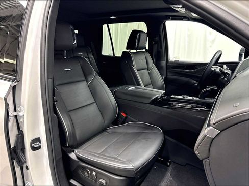 Used 2024 Cadillac Escalade Sport w/ LPO, ONYX Package AWD/4WD image 29