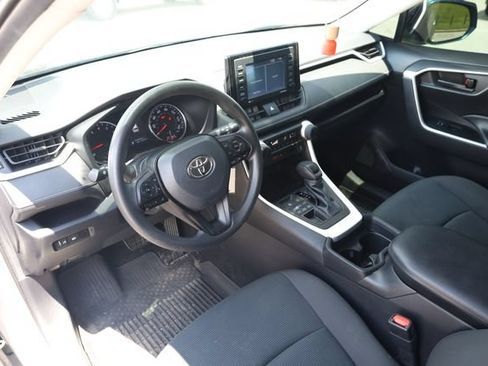 Used 2021 Toyota RAV4 LE AWD/4WD image 12