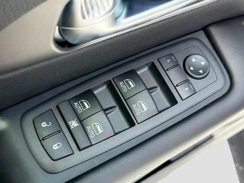 New 2027 Chrysler Pacifica Select FWD image 17