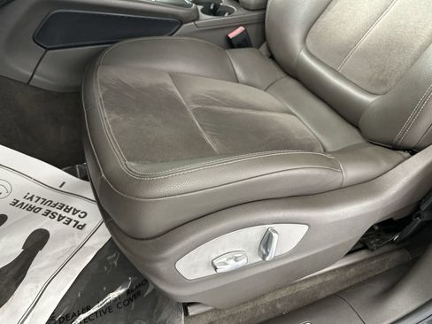 Used 2017 Porsche Macan S image 16