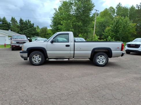 Used 2005 Chevrolet Silverado 1500 LS w/ Light Duty Power Package AWD/4WD image 2